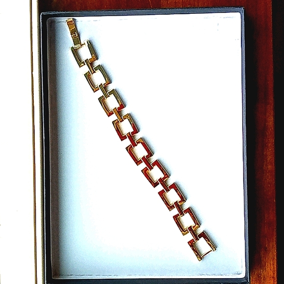 NWOT Goldtone bracelet - Picture 4 of 7